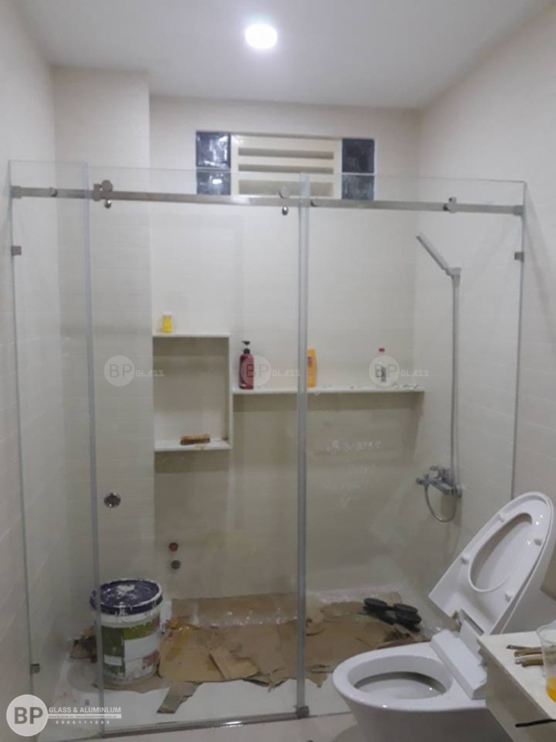 Lắp vách tắm kính hú Nhân số 144-1 Lê Minh Xuân, HCM